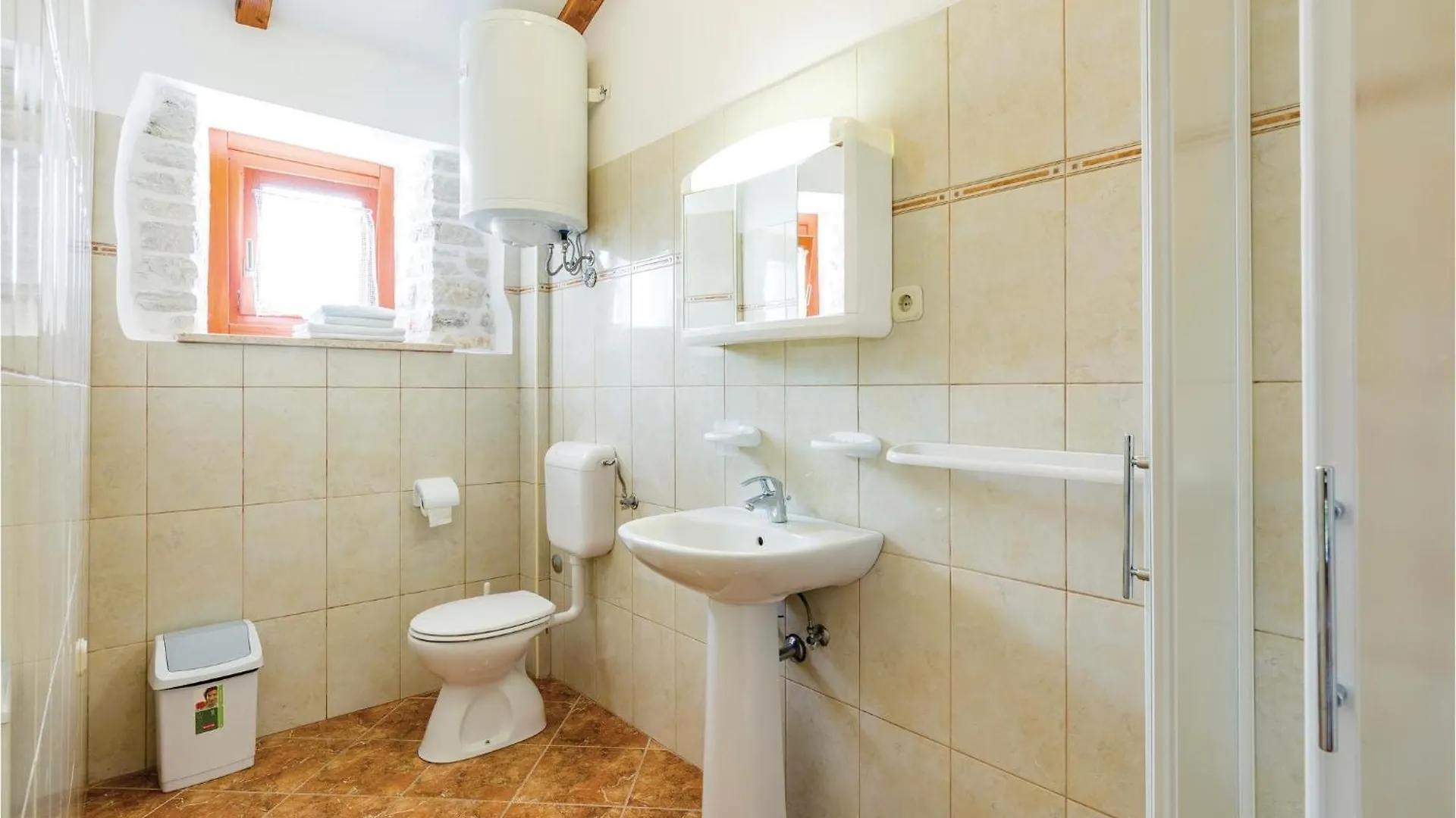 펜션 Gorgeous Home In Butkovici With Kitchen